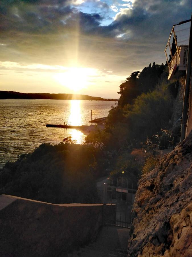 Rabski Dvor Apartment Rab Town Bagian luar foto
