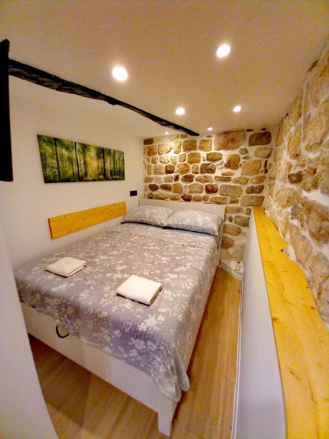 Rabski Dvor Apartment Rab Town Bagian luar foto