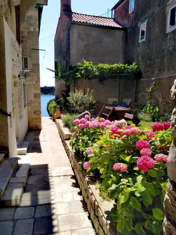 Rabski Dvor Apartment Rab Town Bagian luar foto
